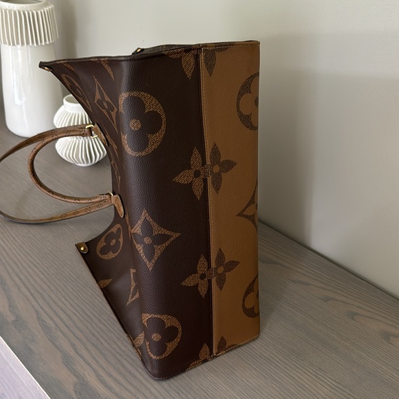 Louis Vuitton OnTheGo Reverse Monogram Tote - Picture 8 of 15